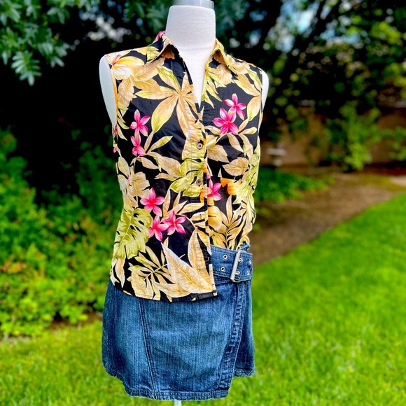 TALBOTS Floral Sleeveless Button-Up Top - Black and Pink - Picture 1 of 6